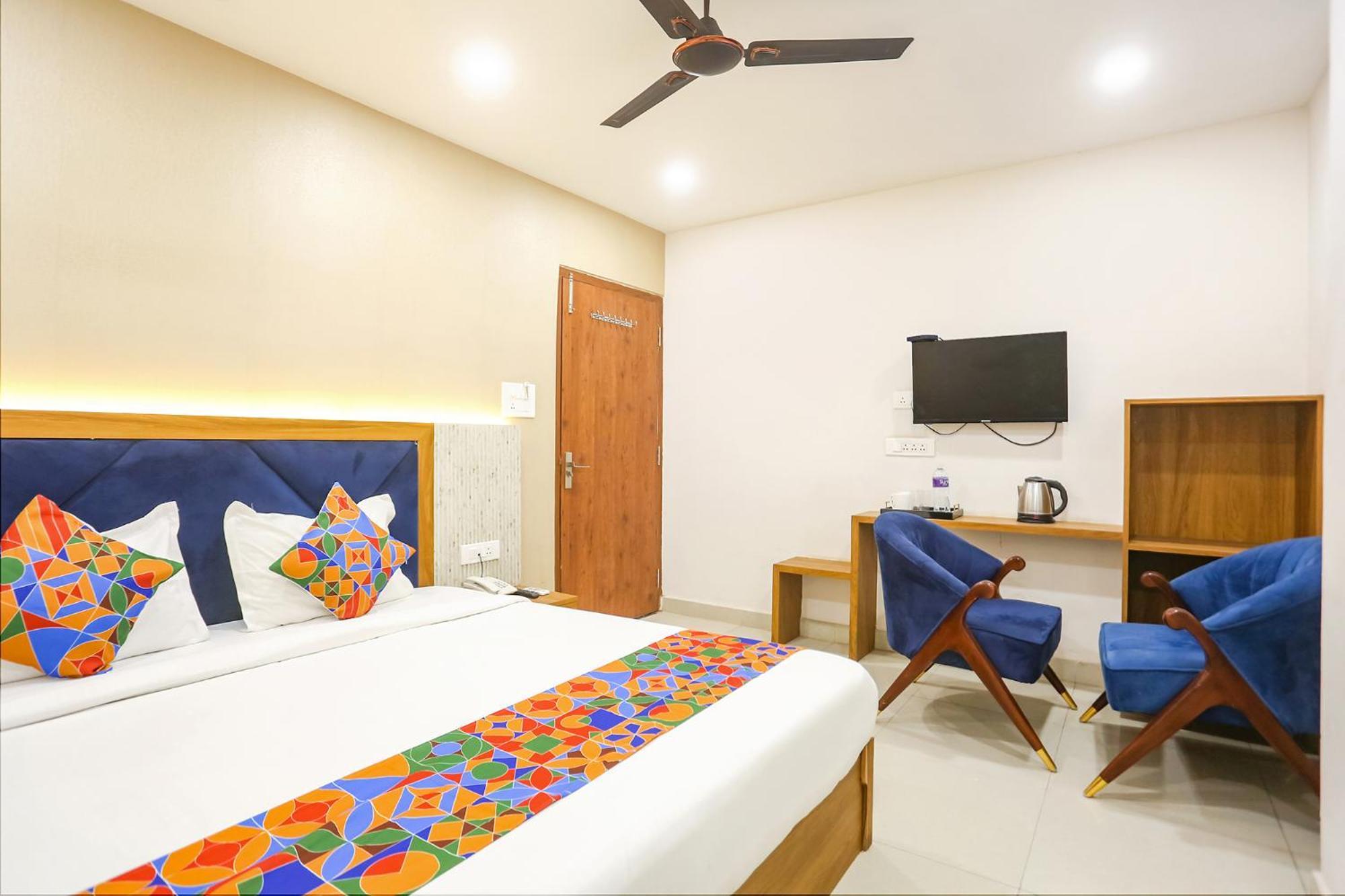 Fabhotel Hari Kunj 900 M From Kashi Vishwanath Temple Варанасі Екстер'єр фото