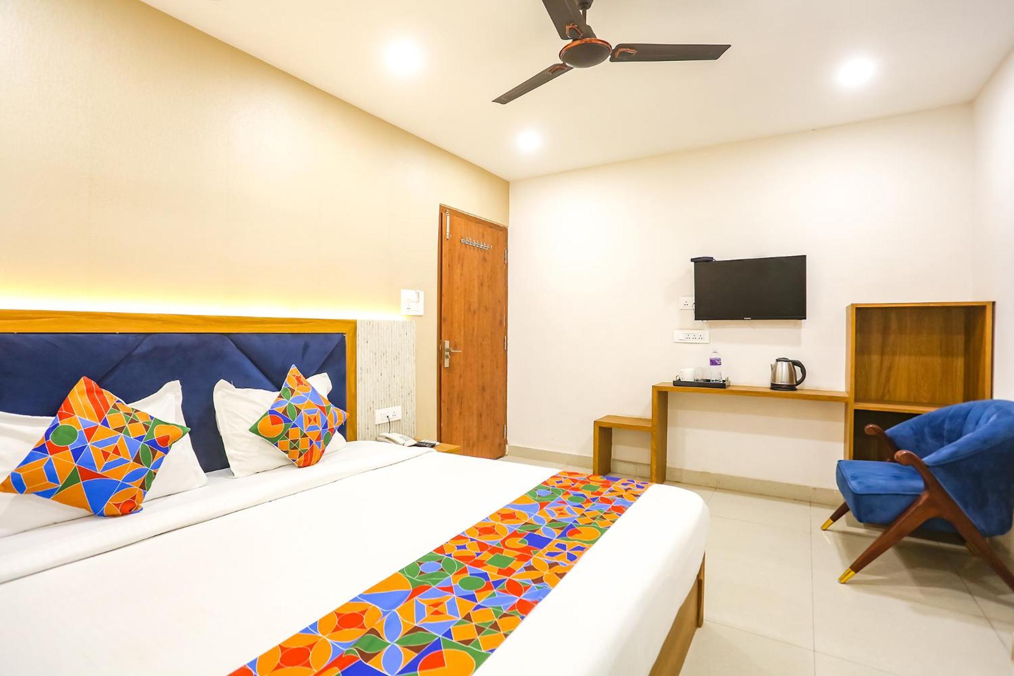 Fabhotel Hari Kunj 900 M From Kashi Vishwanath Temple Варанасі Екстер'єр фото