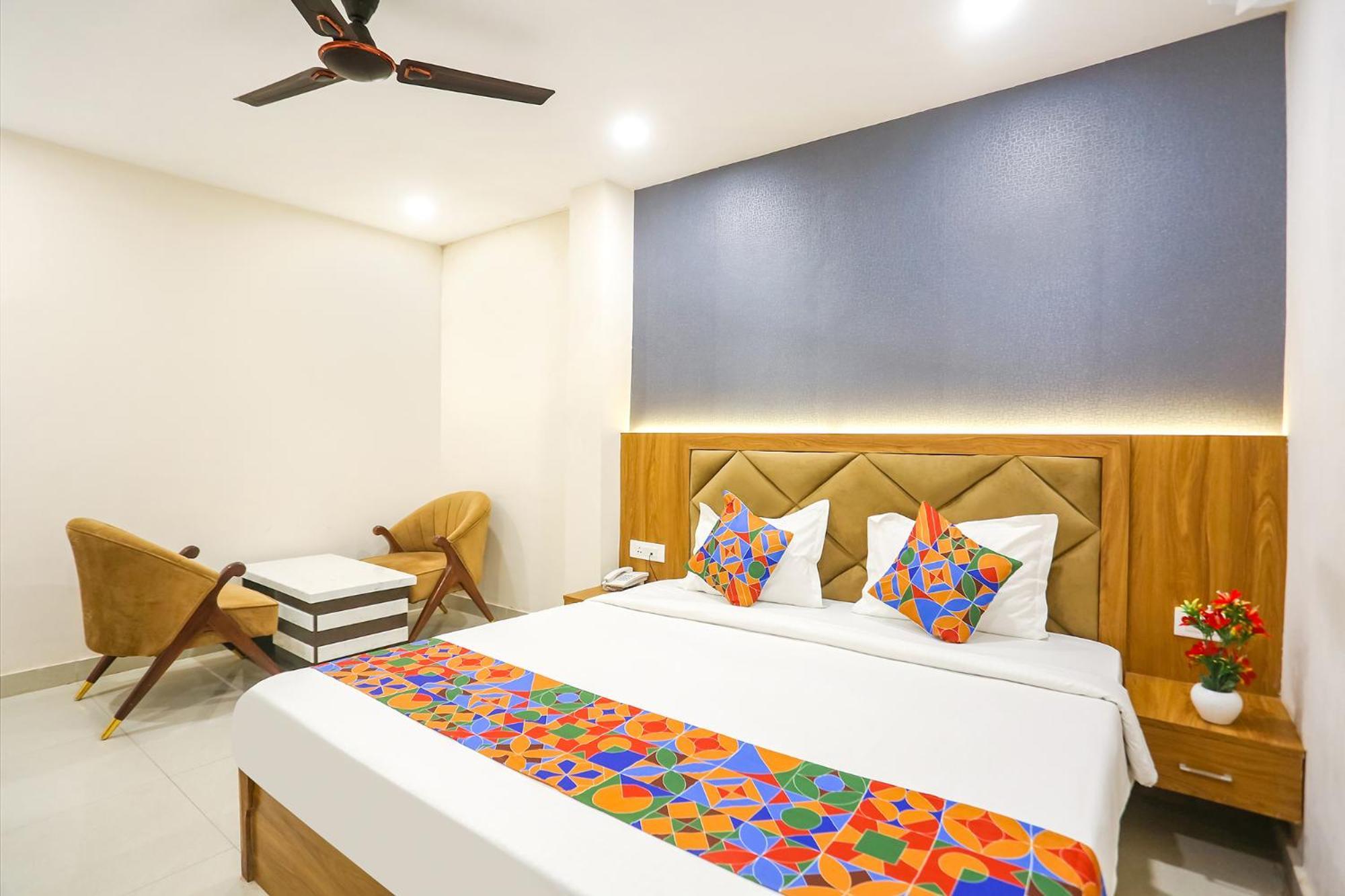 Fabhotel Hari Kunj 900 M From Kashi Vishwanath Temple Варанасі Екстер'єр фото