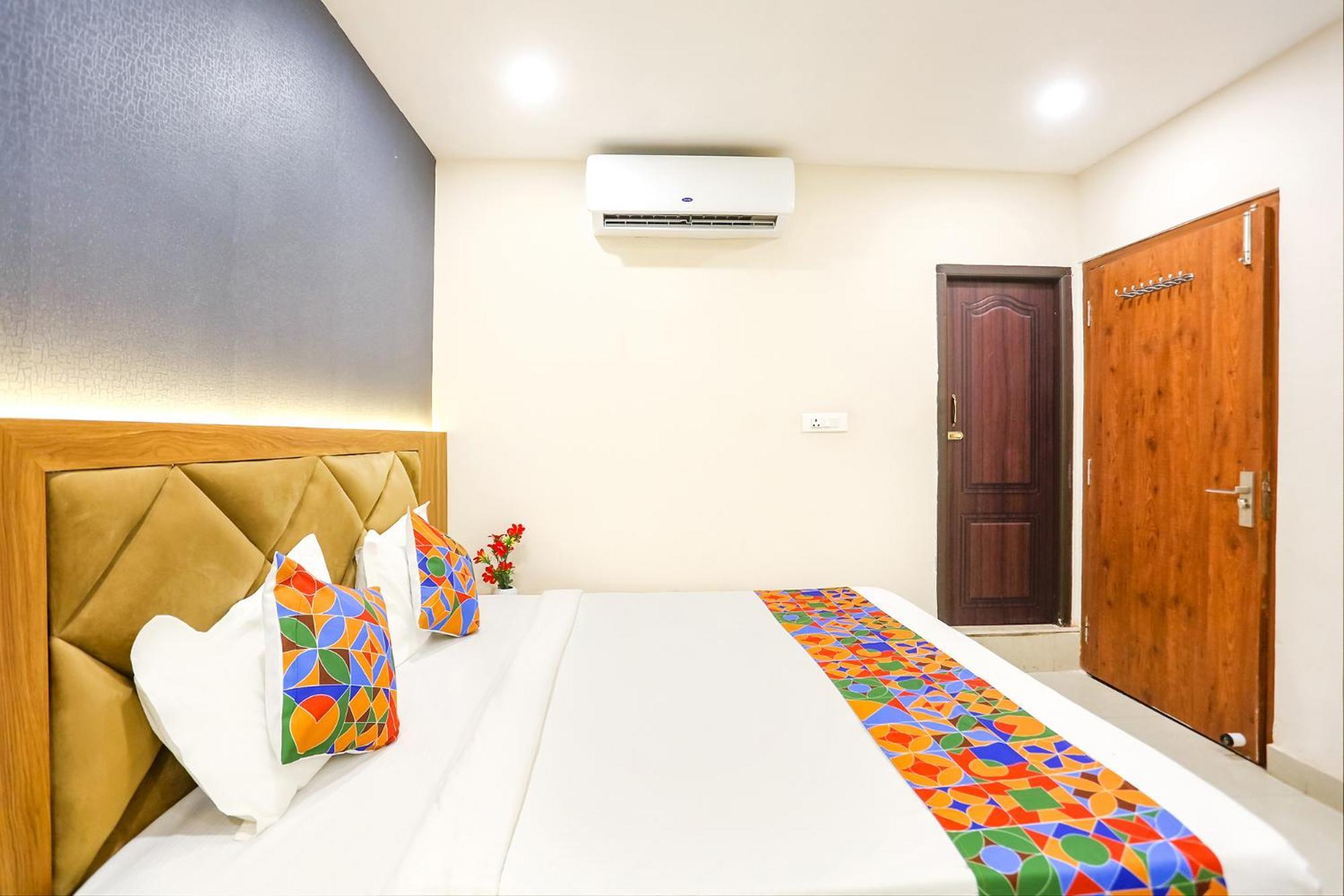 Fabhotel Hari Kunj 900 M From Kashi Vishwanath Temple Варанасі Екстер'єр фото