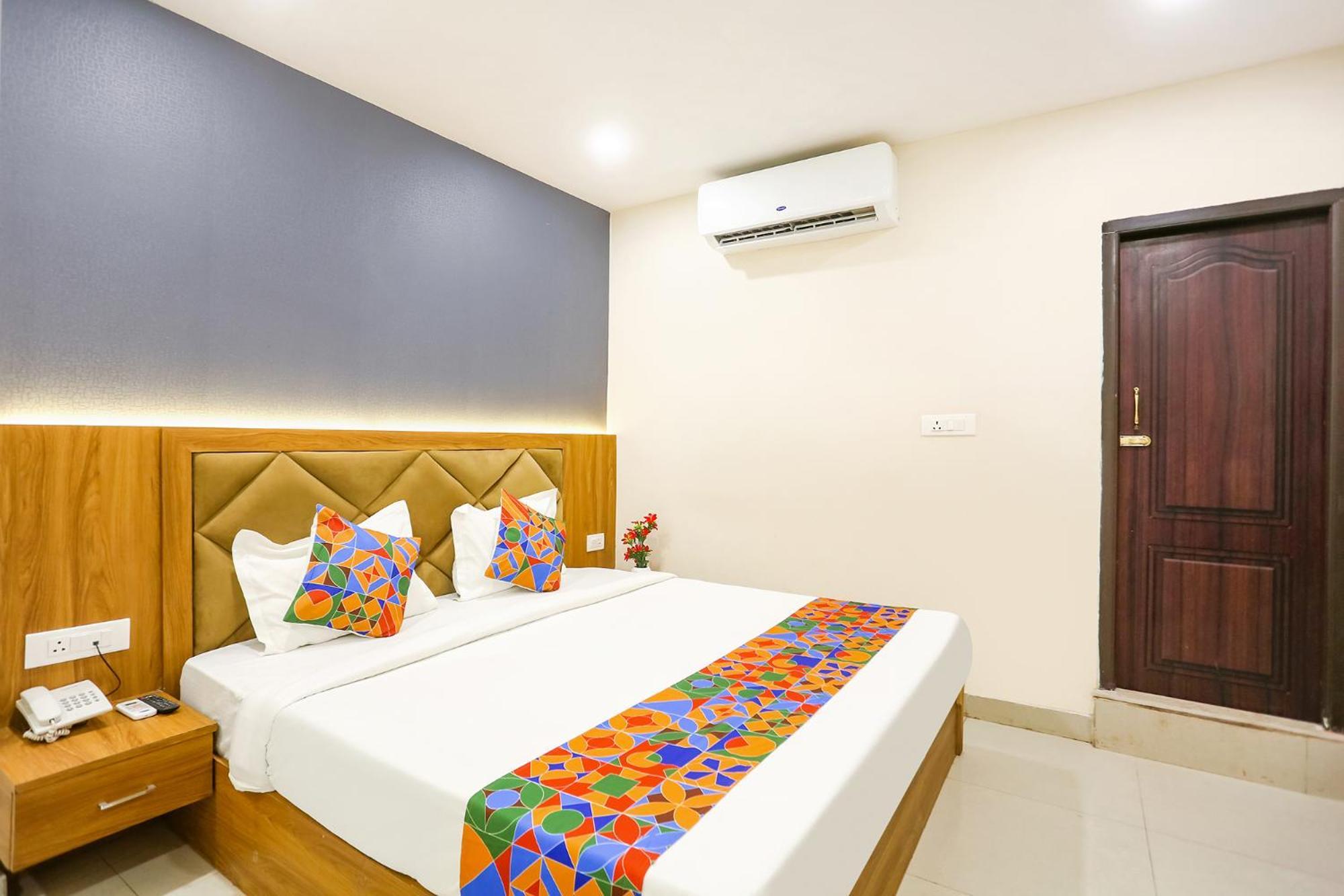 Fabhotel Hari Kunj 900 M From Kashi Vishwanath Temple Варанасі Екстер'єр фото