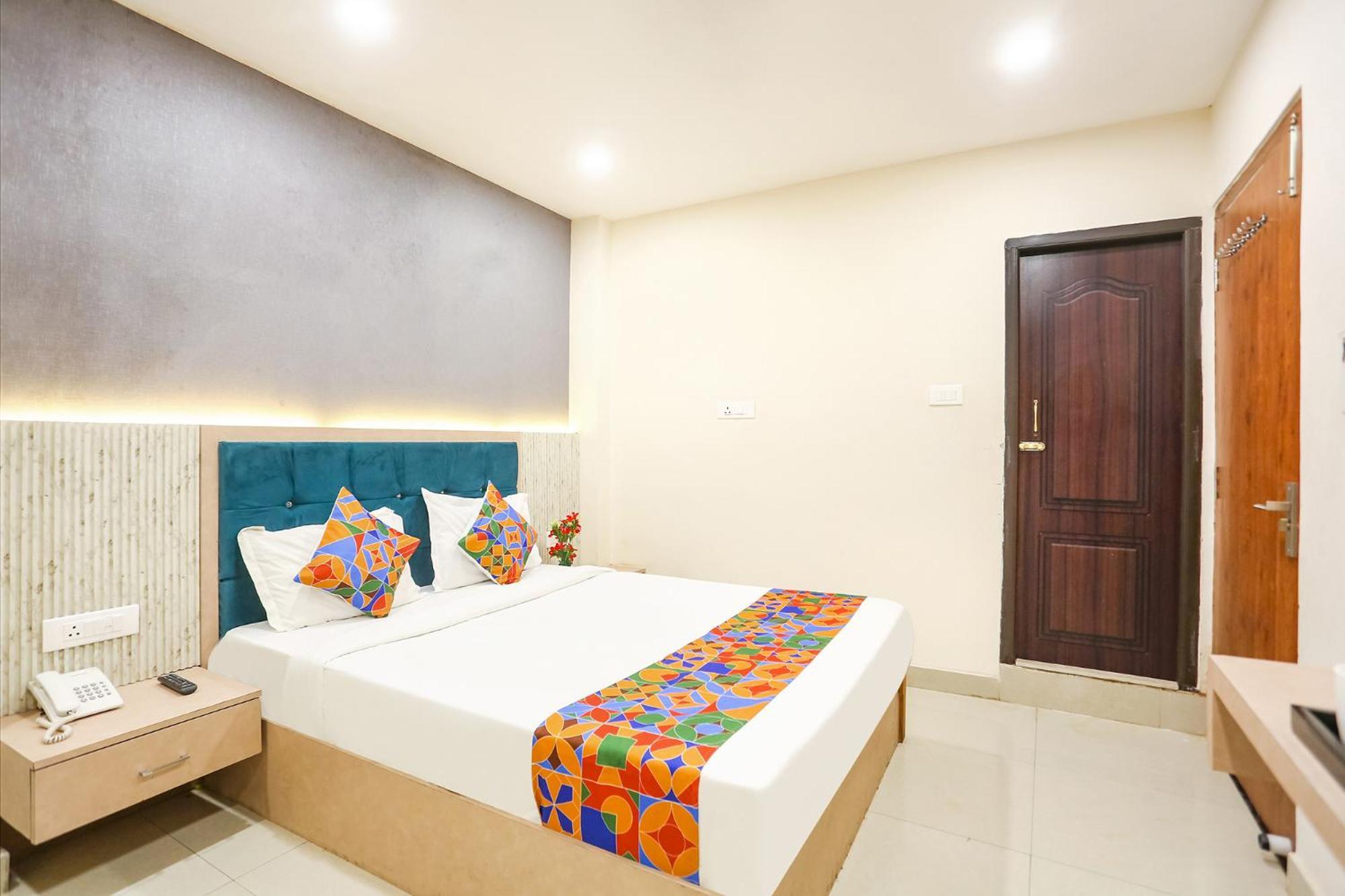 Fabhotel Hari Kunj 900 M From Kashi Vishwanath Temple Варанасі Екстер'єр фото
